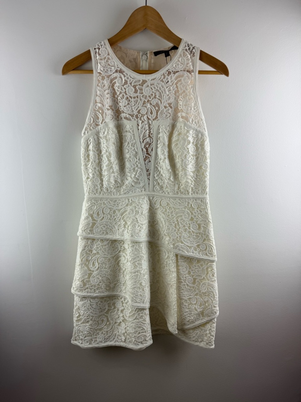 BCBGMAXAZRIA Ivory White Tiered Lace Mini Dress Size 8 Bridal Cocktail LWD